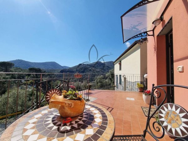 casa indipendente in vendita a Chiavari in zona Sanguineto