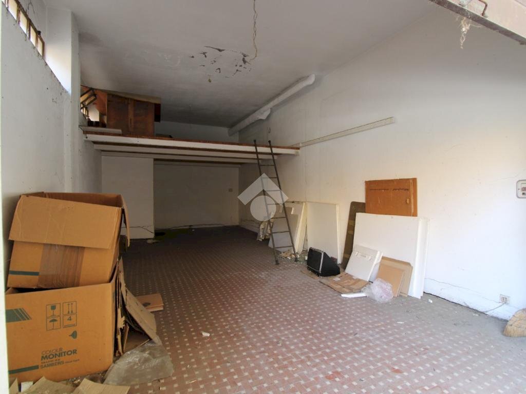 locale di sgombero in vendita a Chiavari