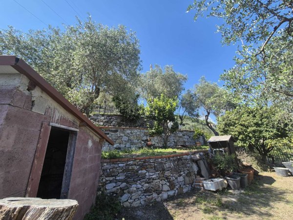 casa indipendente in vendita a Chiavari in zona Caperana