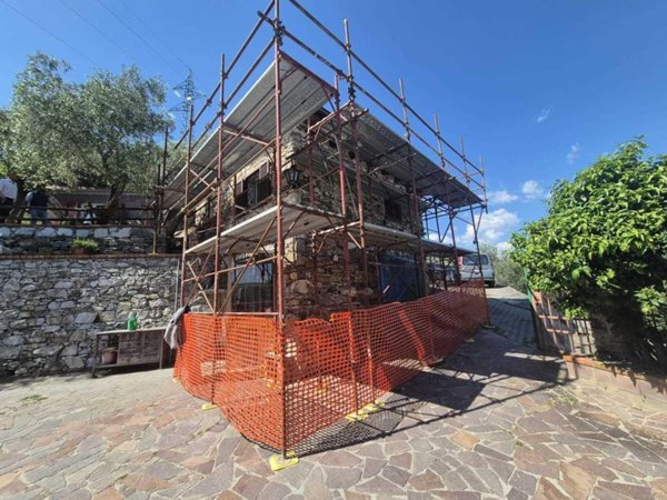 appartamento in vendita a Chiavari in zona Caperana