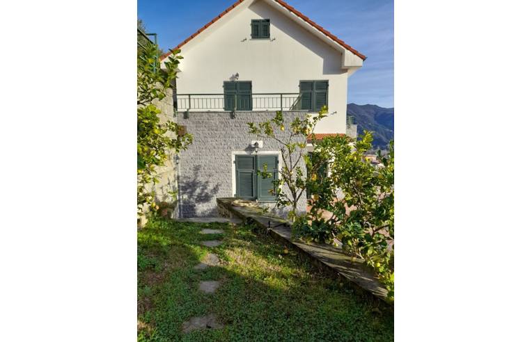 casa indipendente in vendita a Chiavari in zona Caperana