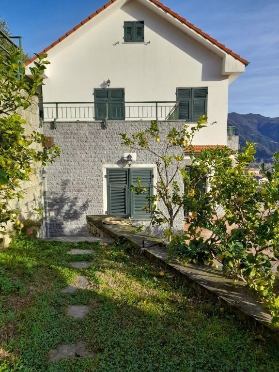 casa indipendente in vendita a Chiavari in zona Caperana