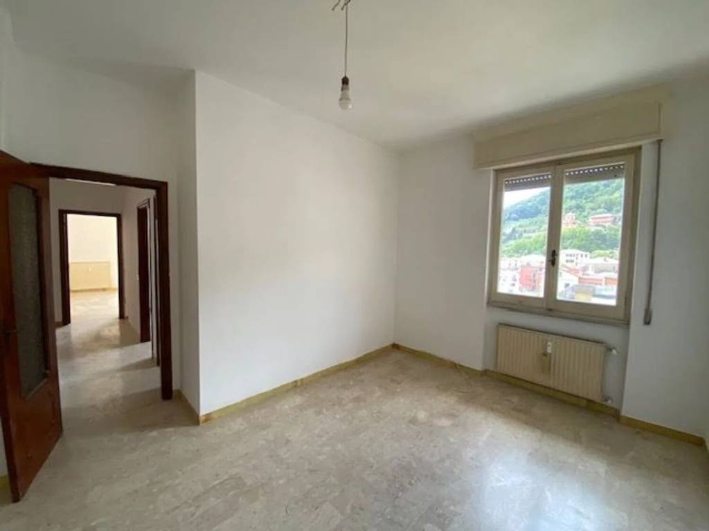 appartamento in vendita a Chiavari in zona Caperana