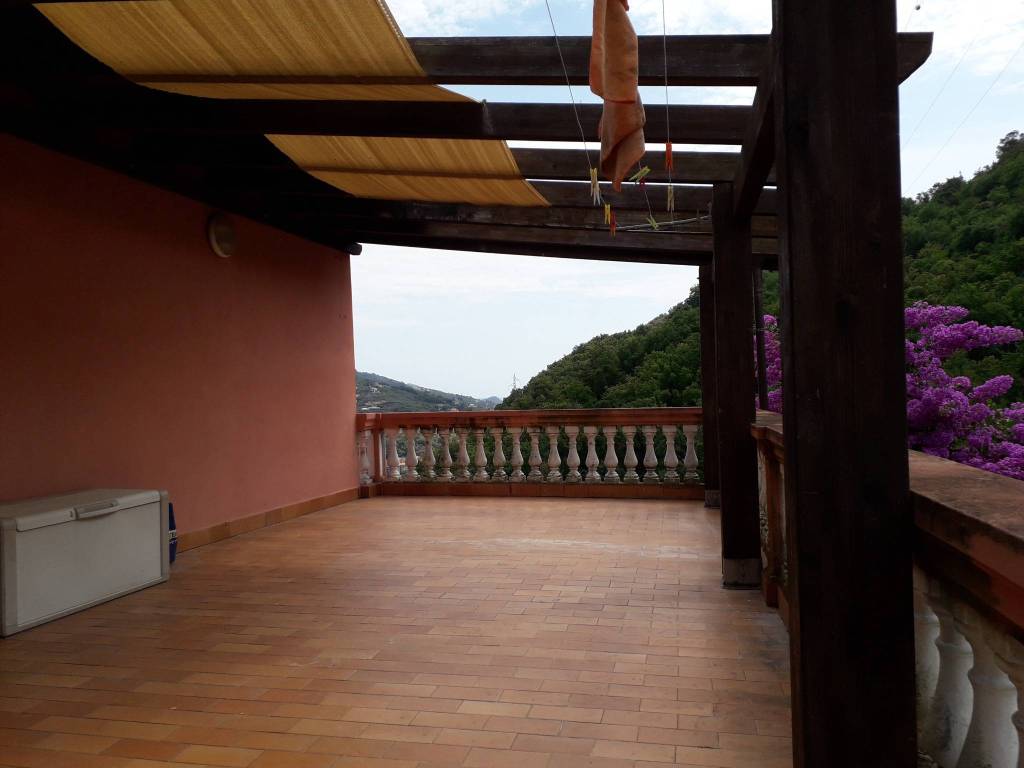 appartamento in vendita a Chiavari in zona Caperana
