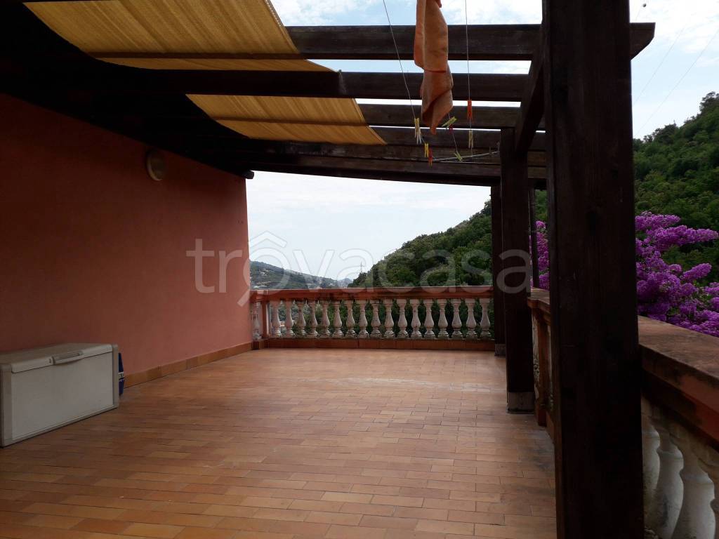 appartamento in vendita a Chiavari in zona Caperana
