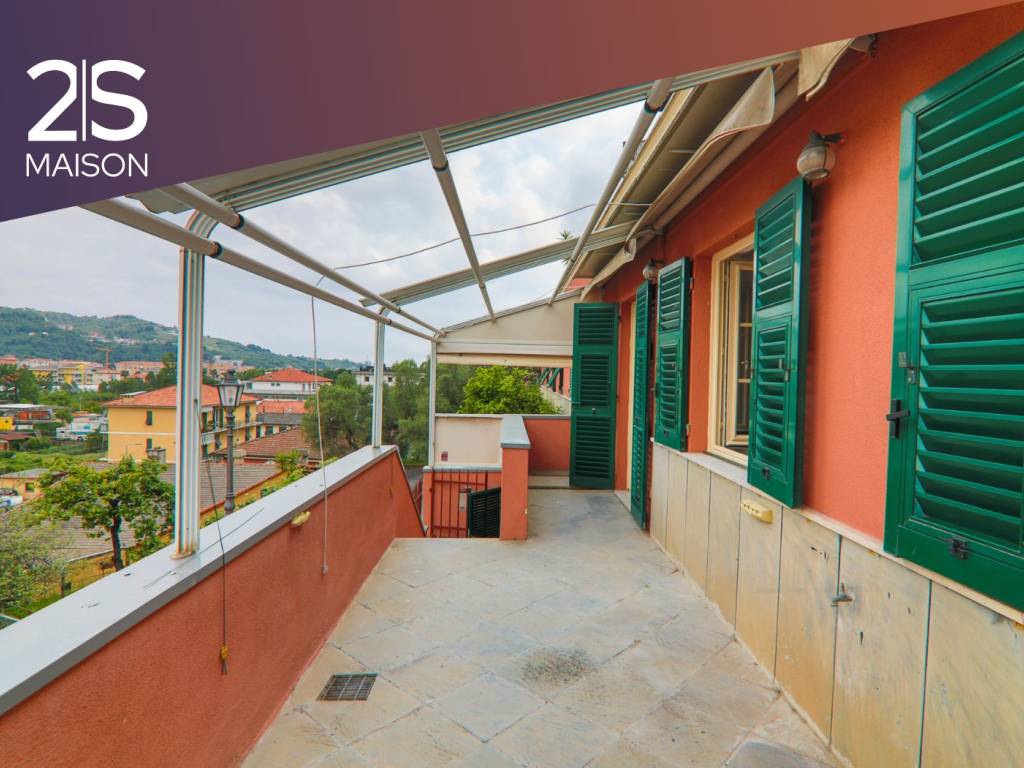 appartamento in vendita a Chiavari in zona Caperana