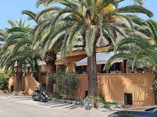 appartamento in vendita a Chiavari in zona Caperana