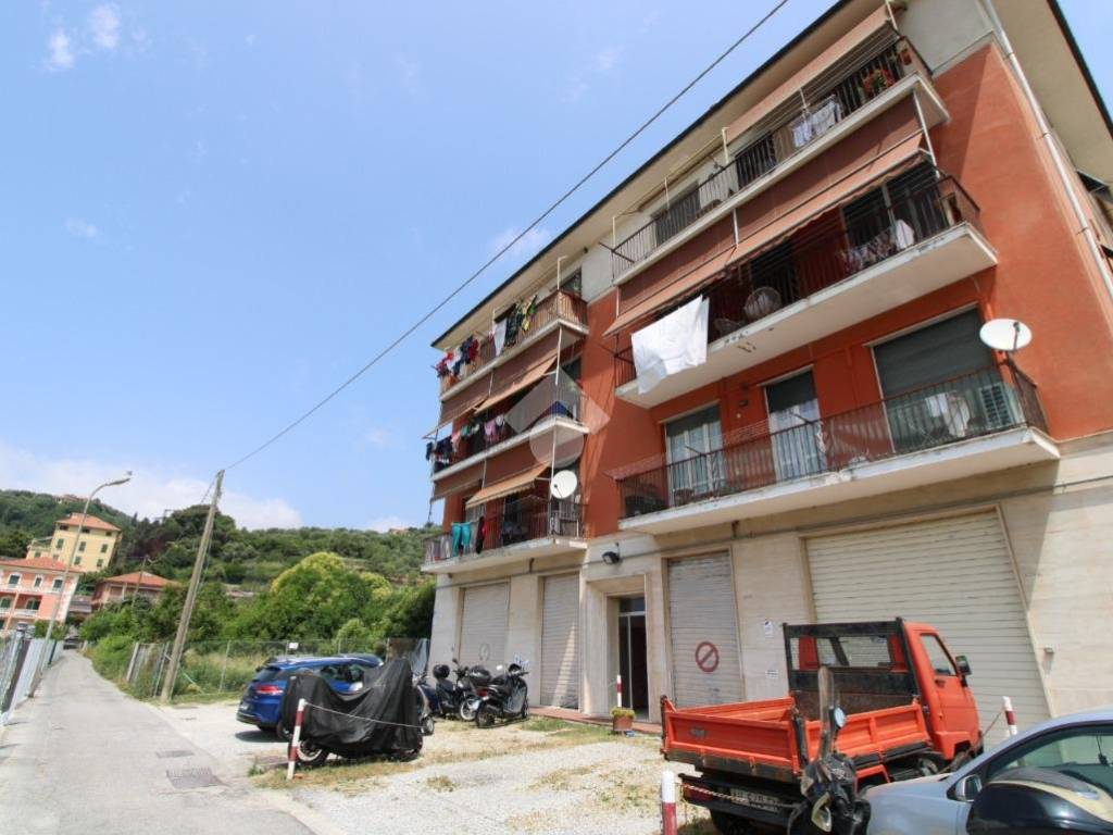 appartamento in vendita a Chiavari in zona Caperana