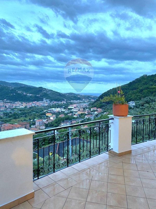 casa indipendente in vendita a Chiavari in zona Caperana