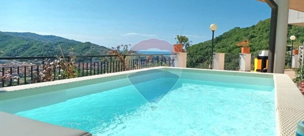 casa indipendente in vendita a Chiavari in zona Caperana
