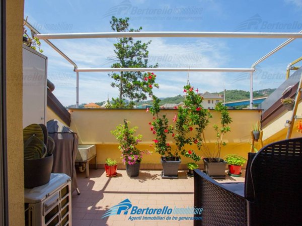 appartamento in vendita a Chiavari in zona Caperana