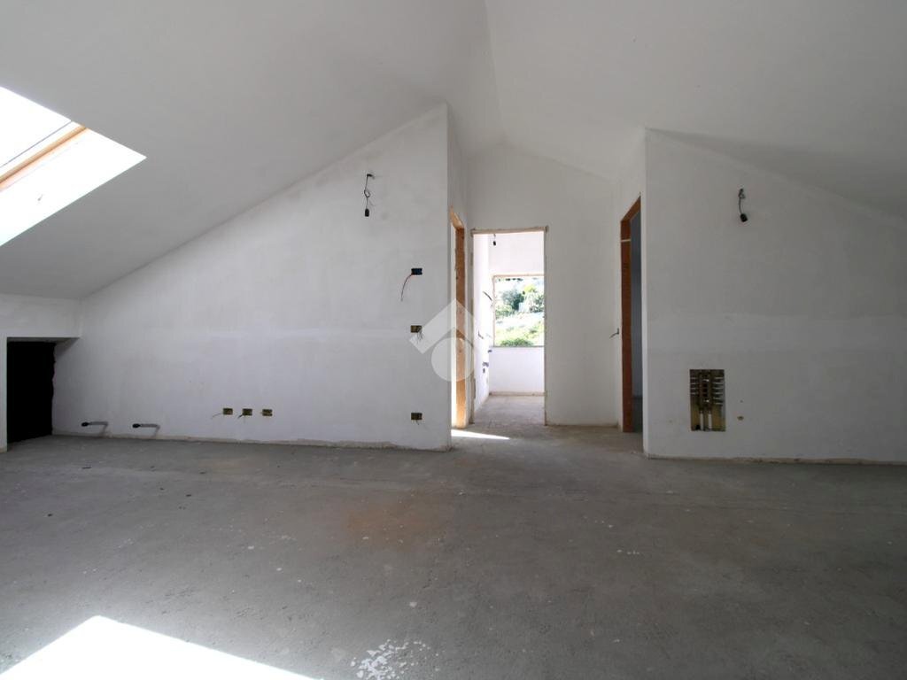 appartamento in vendita a Chiavari in zona Caperana
