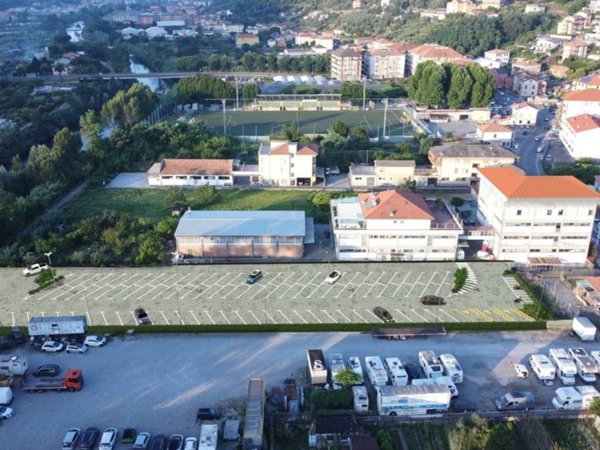 negozio in vendita a Chiavari in zona Caperana