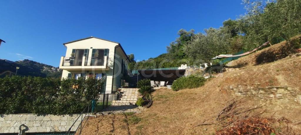 casa indipendente in vendita a Chiavari
