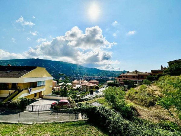 appartamento in vendita a Chiavari in zona Caperana