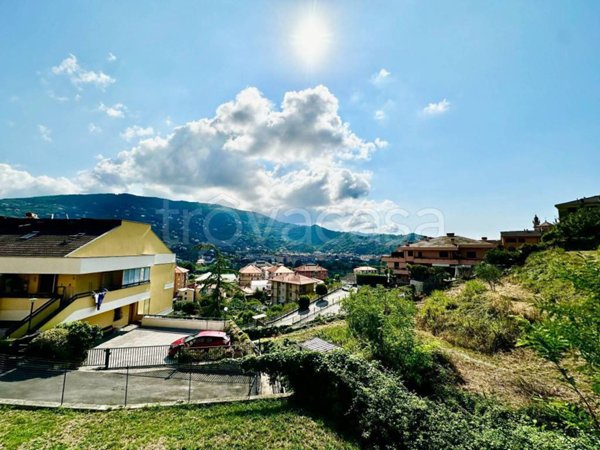 appartamento in vendita a Chiavari in zona Caperana