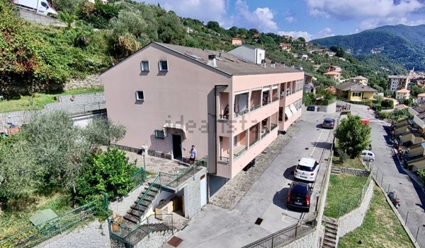 appartamento in vendita a Chiavari in zona Caperana
