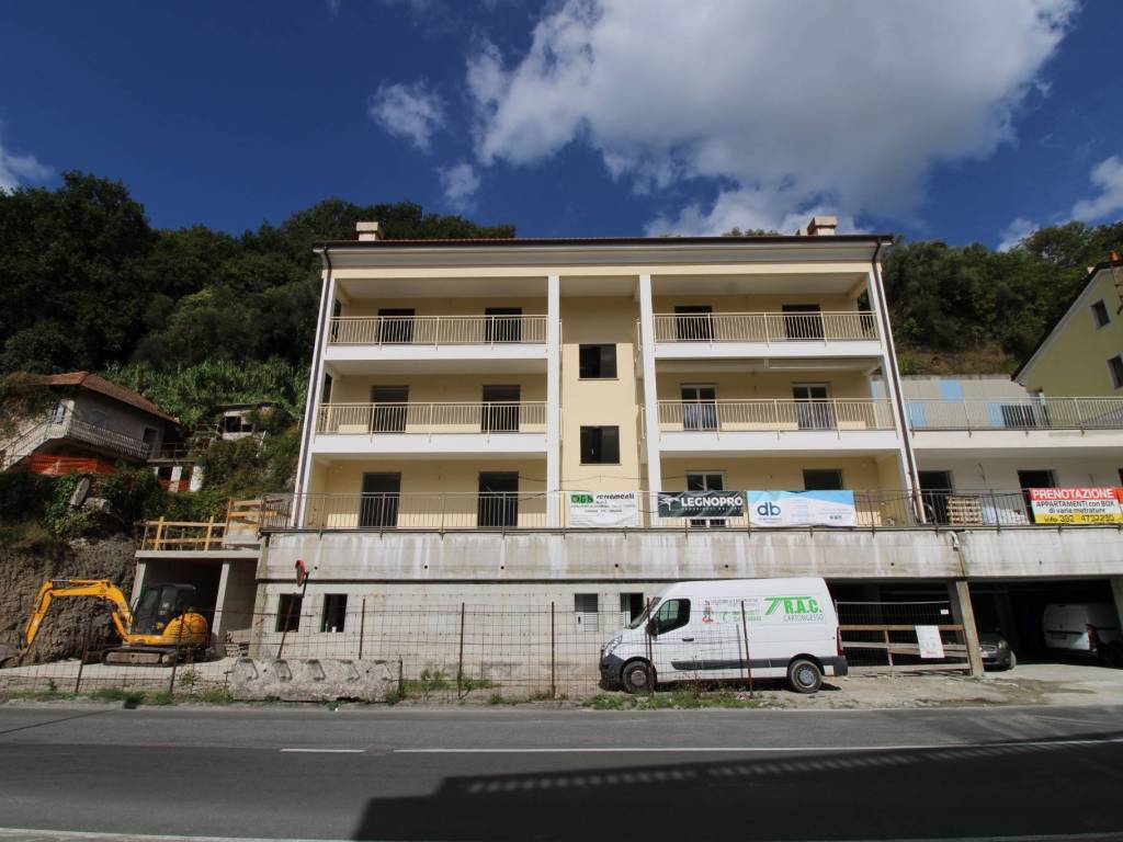 appartamento in vendita a Chiavari in zona Caperana