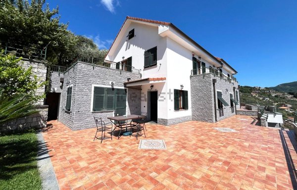 casa indipendente in vendita a Chiavari in zona Caperana