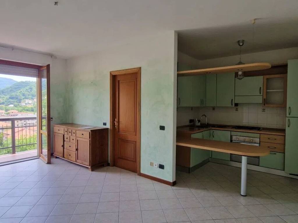 appartamento in vendita a Chiavari in zona Caperana