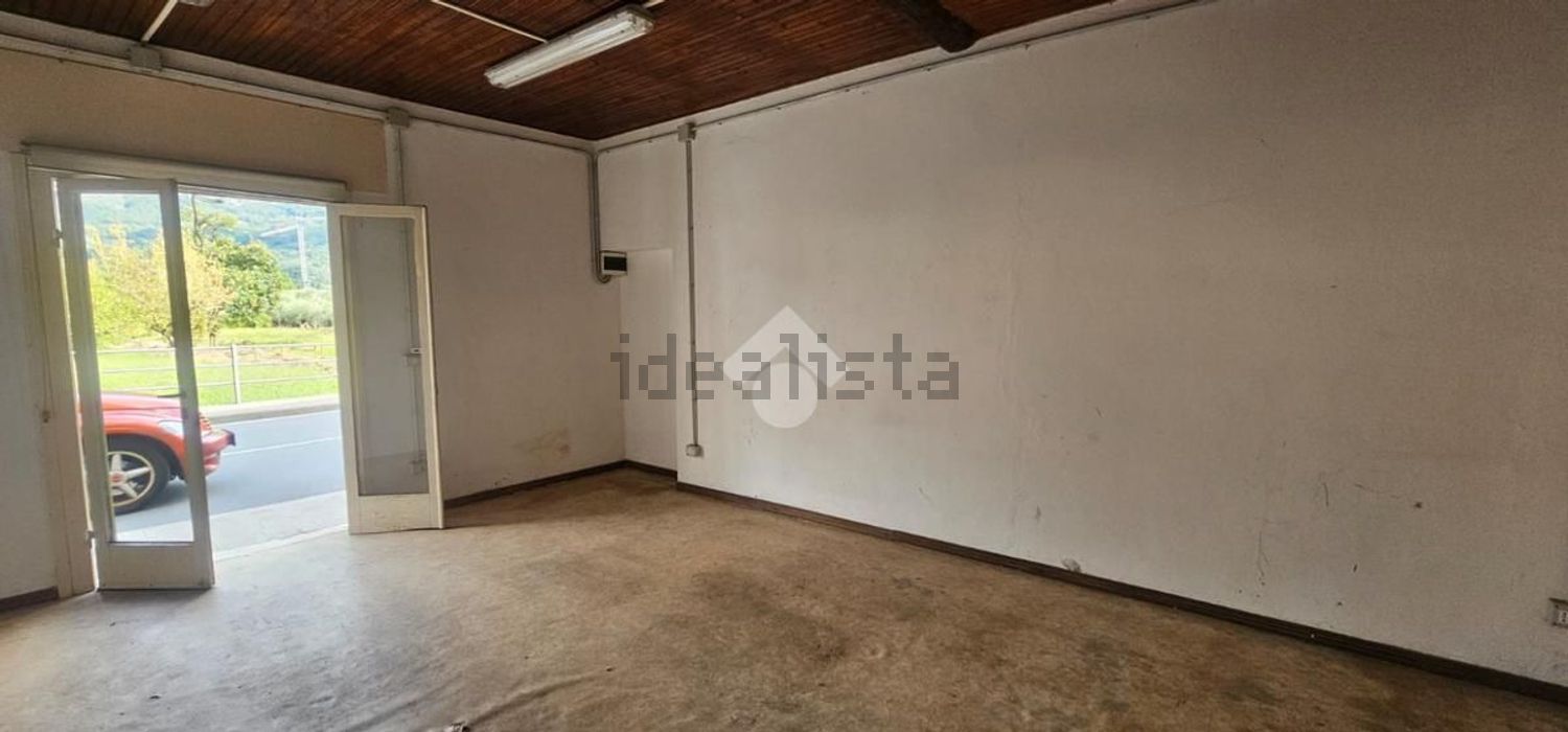 locale di sgombero in vendita a Chiavari