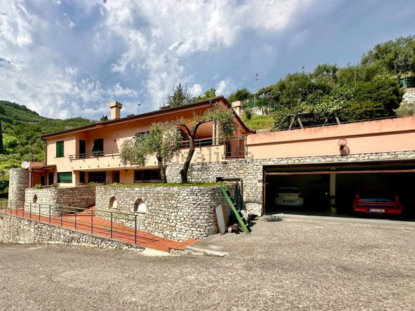casa indipendente in vendita a Chiavari