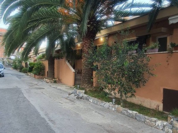 casa indipendente in vendita a Chiavari in zona Caperana