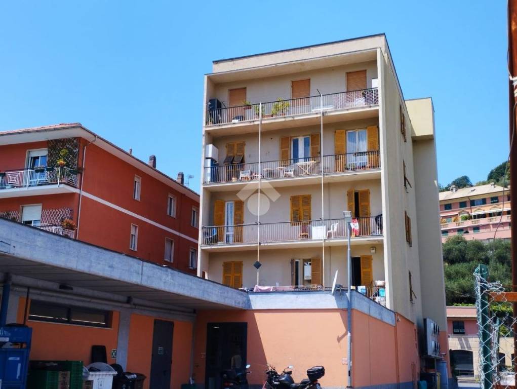 appartamento in vendita a Chiavari in zona Caperana