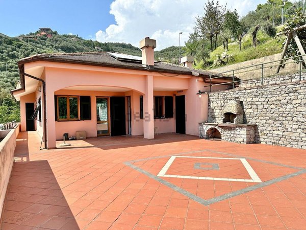 casa indipendente in vendita a Chiavari