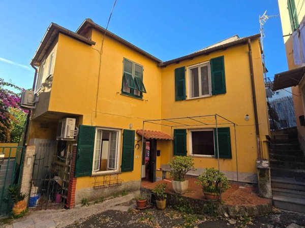 casa indipendente in vendita a Chiavari
