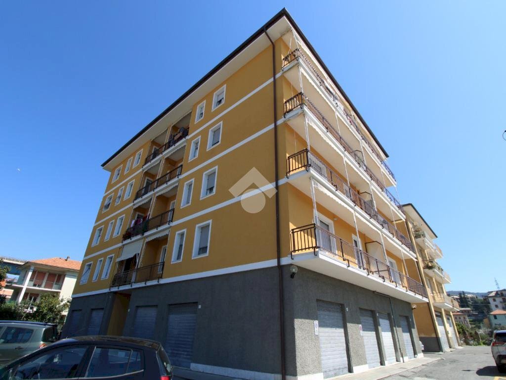 appartamento in vendita a Chiavari in zona Caperana