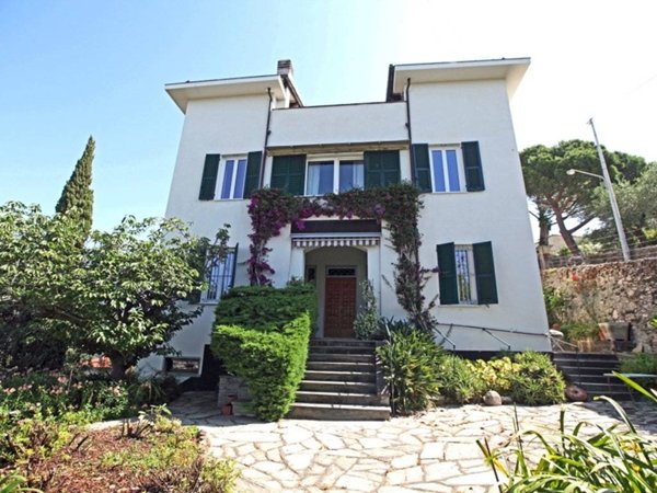 casa indipendente in vendita a Chiavari