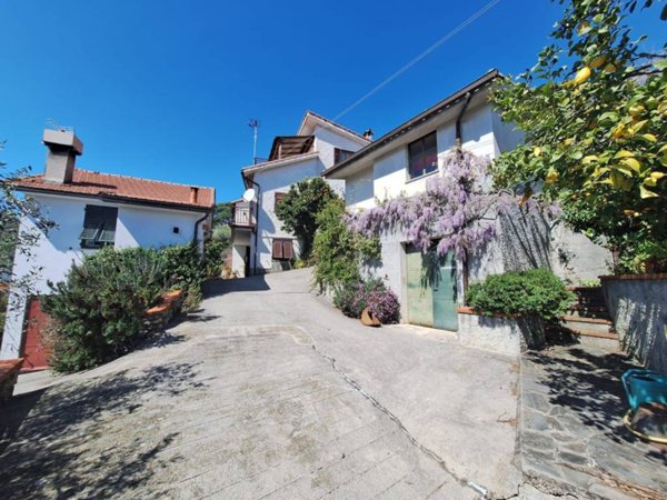 casa indipendente in vendita a Chiavari in zona Campodonico