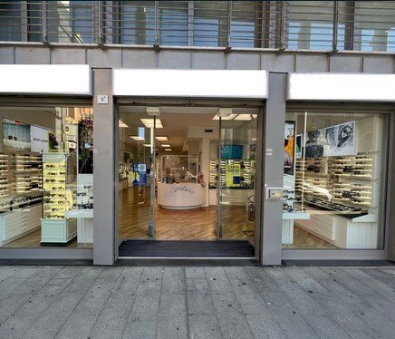 locale commerciale in vendita a Chiavari