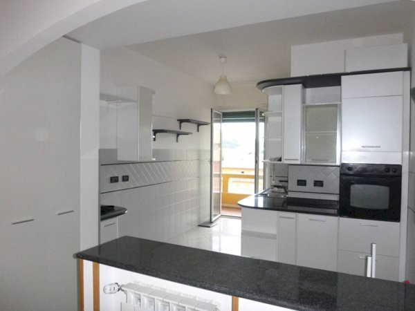 appartamento in vendita a Chiavari in zona Caperana