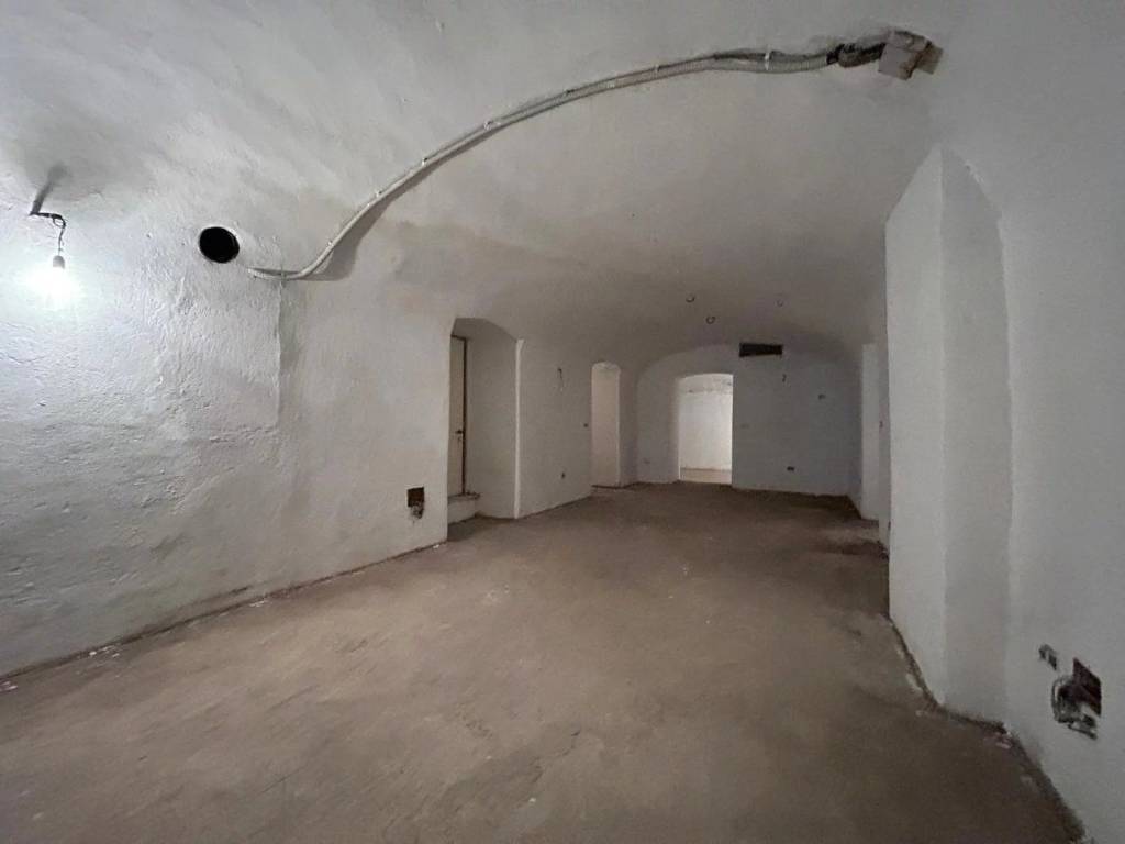 locale commerciale in vendita a Chiavari