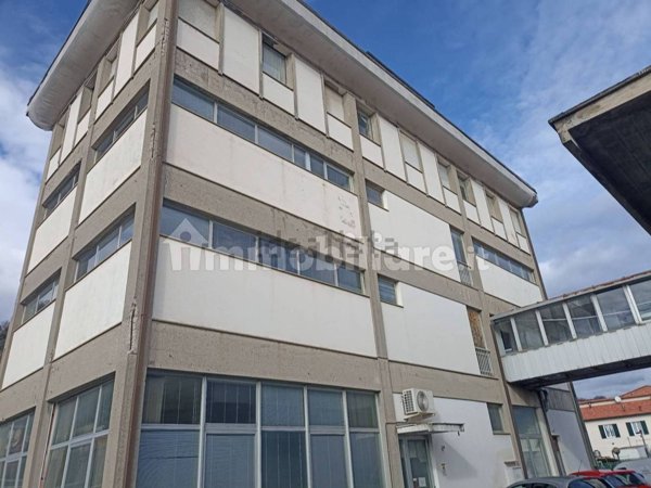 locale commerciale in vendita a Chiavari