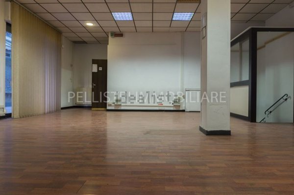 locale commerciale in vendita a Chiavari