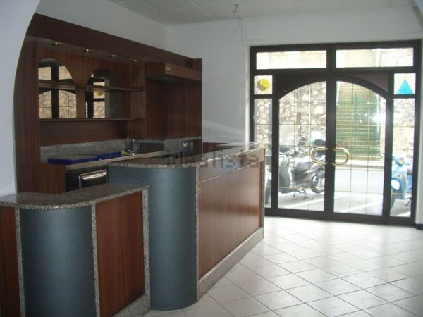 locale commerciale in vendita a Chiavari