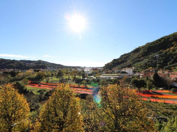 appartamento in vendita a Chiavari in zona Caperana