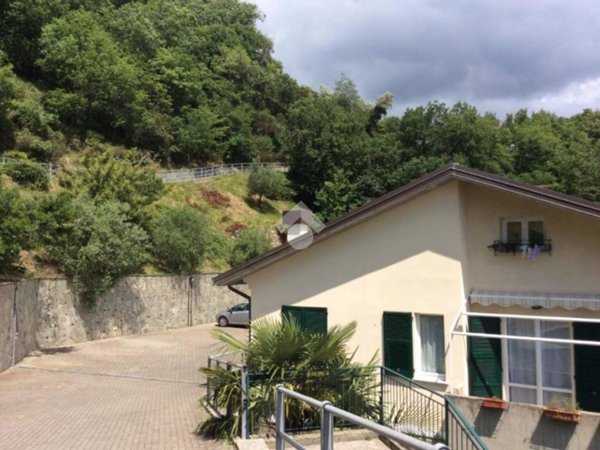 appartamento in vendita a Chiavari in zona Caperana