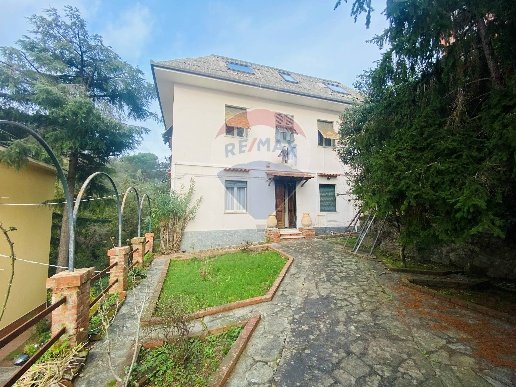 casa indipendente in vendita a Chiavari in zona Entella