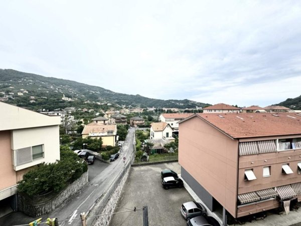 appartamento in vendita a Chiavari in zona Caperana