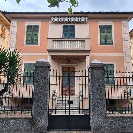 casa indipendente in vendita a Chiavari