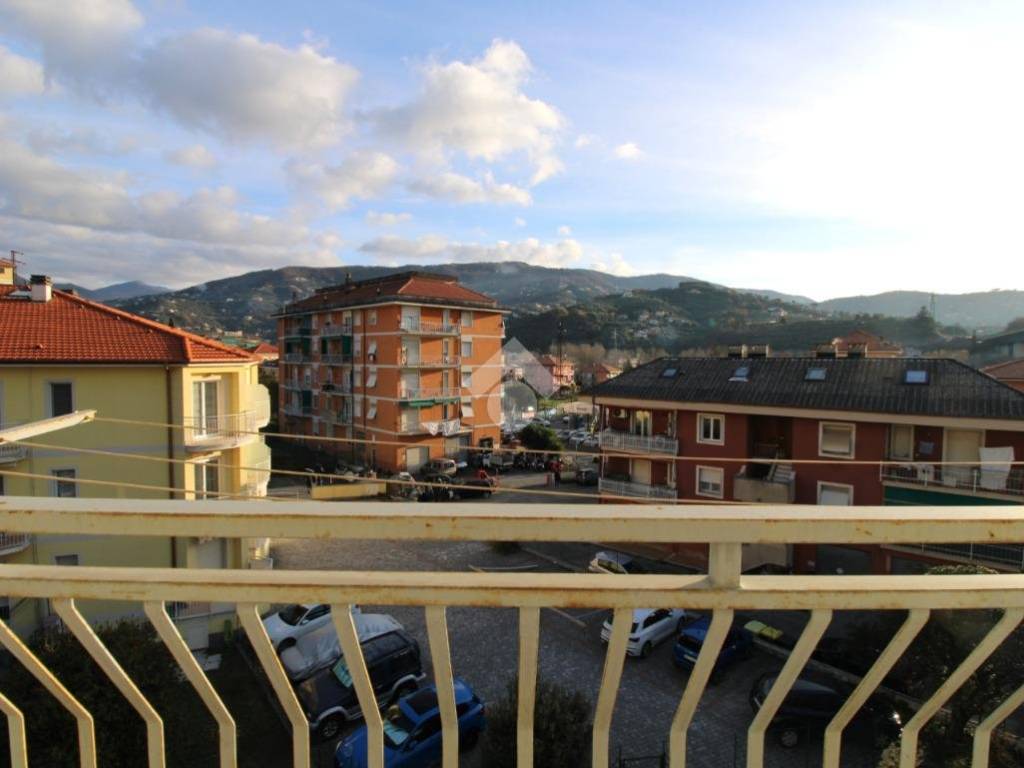 appartamento in vendita a Chiavari in zona Caperana