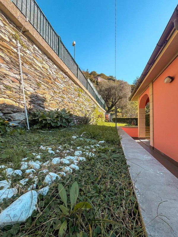 casa indipendente in vendita a Chiavari in zona Sanguineto