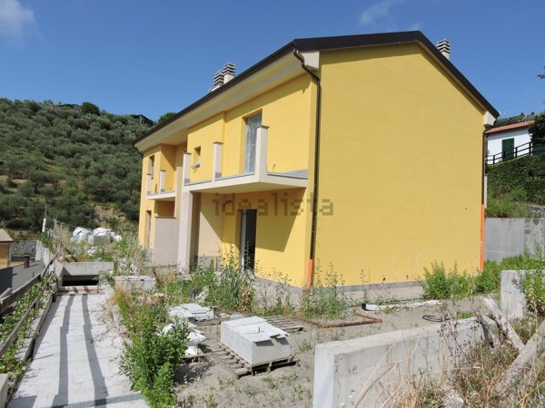 casa indipendente in vendita a Chiavari