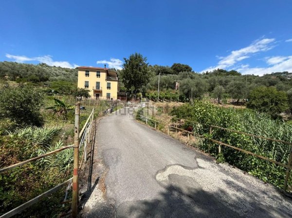 locale di sgombero in vendita a Chiavari