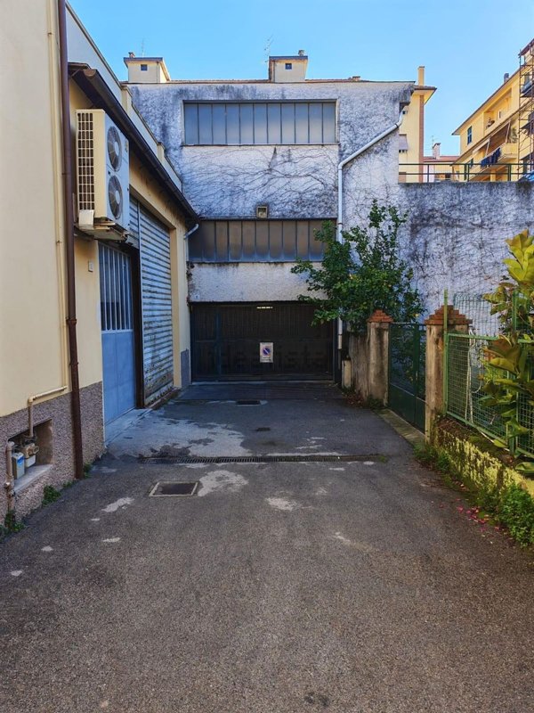 locale di sgombero in vendita a Chiavari