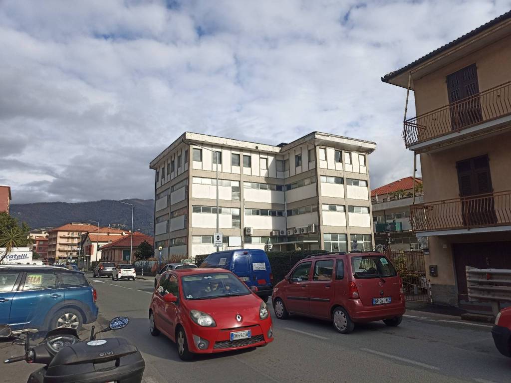 ufficio in vendita a Chiavari in zona Caperana